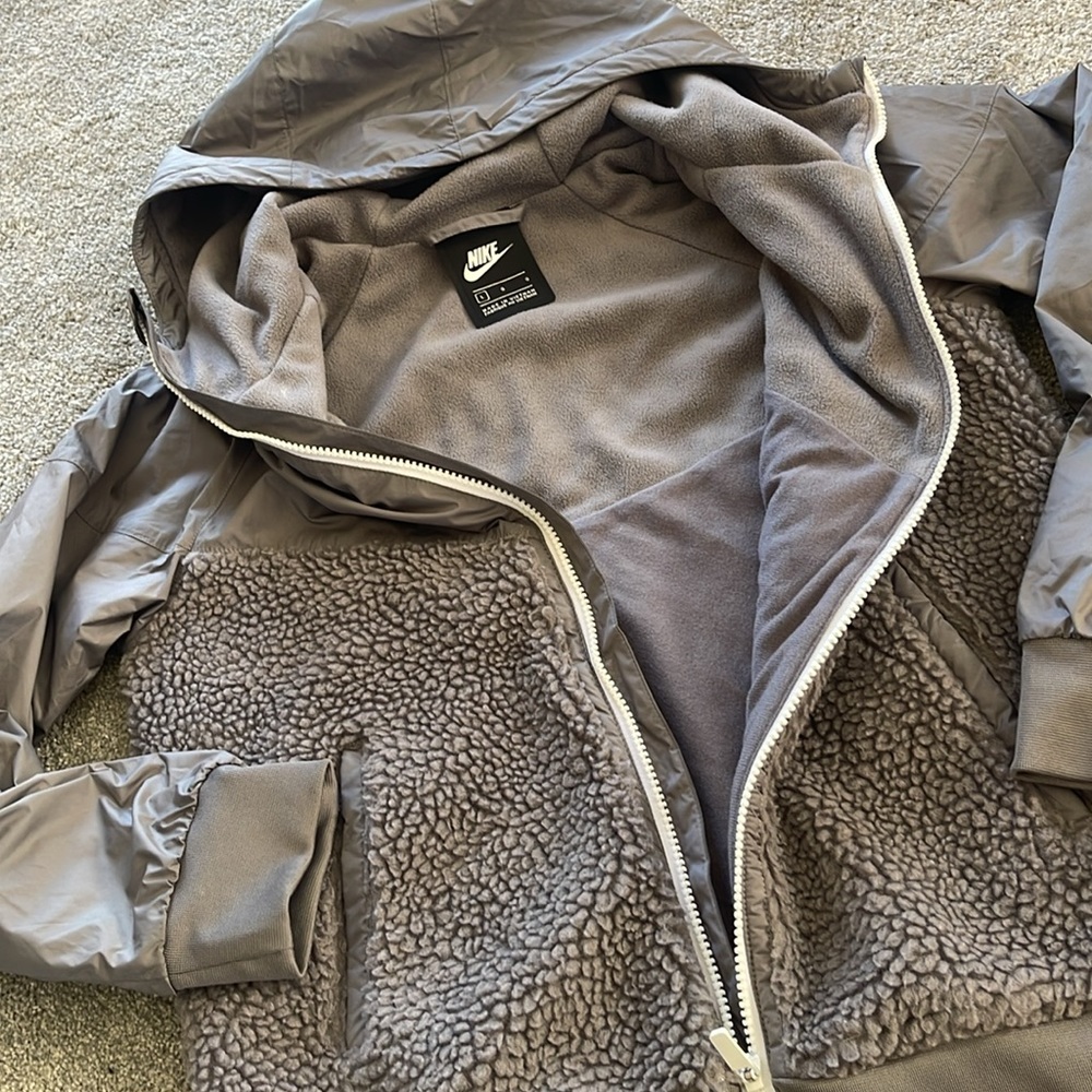 Nike jacket - Picture 3 of 5